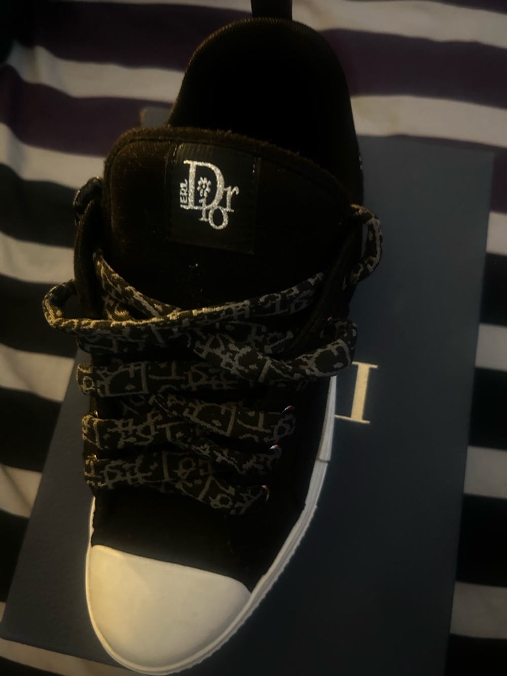 Dior Black and White Low-Top Men's Sneakers - Picture 2 of 6